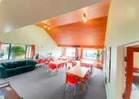 Tongariro River Retreat Hotels in Tūrangi