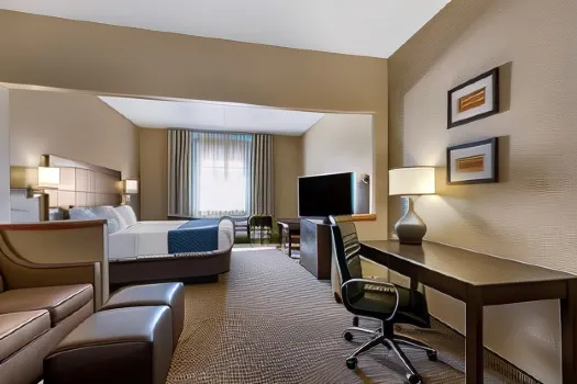 Comfort Inn & Suites Waterloo - Cedar Falls Hotels near Isle of Capri Casino Waterloo