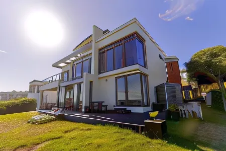 Sawubona Guesthouse Отели в г. Beachview