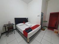 RedDoorz @ Permana Homestay Near Supadio Airport Pontianak Hôtels à : Raya River