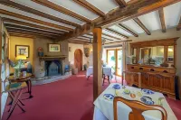 The Dinney B&B - parking