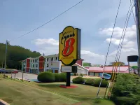 Super 8 by Wyndham Salem VA Hotels in Salem