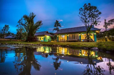 Lampang Green Garden Resort Отели рядом с достопримечательностью «Wat Lampang Klang Tawan Tok»