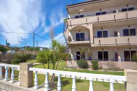 Jimmy’s Garden Hotels near Viewpoint Anthony Quinn Bay