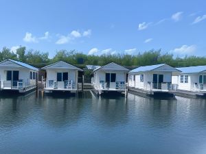 Aqua Lodges at Hurricane Hole Marina