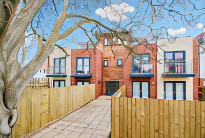 Weekly & Monthly Stay, Leisure & Business, Oxford, Parking, 2 Bedrooms, Near Headington Hospitals Hotels in 