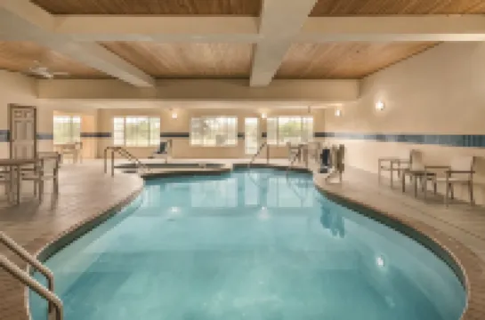 Country Inn & Suites by Radisson, West Bend, WI