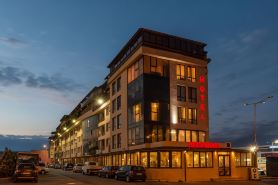 Avenue Hotel
