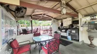 Barefoot Mailman Inn & Suites, Lantana, West Palm Beach, South Florida فنادق في Manalapan