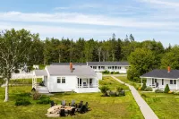 Bluebird Ocean Point Inn Hotels in Boothbay