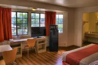 Motel 6 Enfield, CT - Hartford