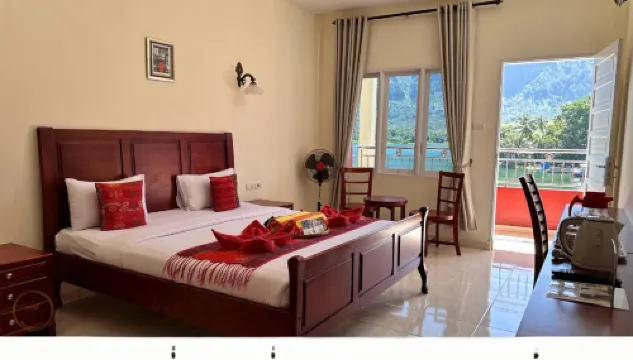 Zoé’s Paradise Waterfront Hotel