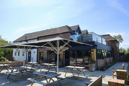 The Bowl Inn Отели рядом с достопримечательностью «St Peter & St Paul Church»