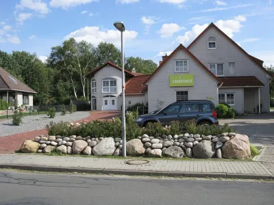 Schlummerkasten Gästequartier Hotels in der Nähe von Heimatmuseum Debstedt "De Lindenhoff"