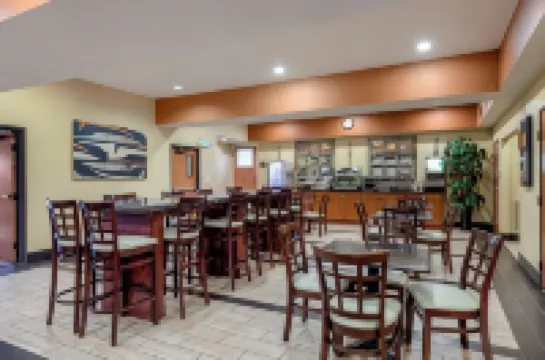 羅克沃爾貝斯特韋斯特優質套房飯店