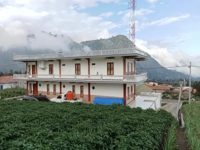 Bromo Seruni Astungkara Homestay Hotels near Ladang View Bromo