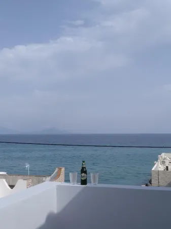 Fotaki's Home - Comfortable Newbuilt 2 Bedroom Home, 20 Meters from the Sea