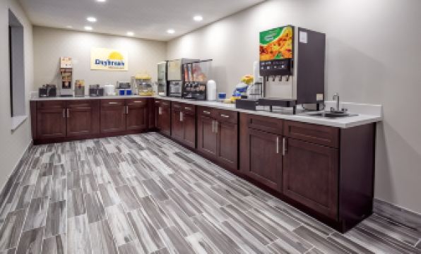 Days Inn & Suites by Wyndham Wisconsin Dells