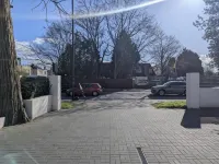 OYO Firs Lodge London Heathrow - parking
