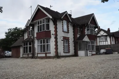 Gatwick Birchwood Lodge with Holiday Parking فنادق في هورلي