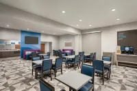 Holiday Inn Express Dumfries فنادق في Triangle