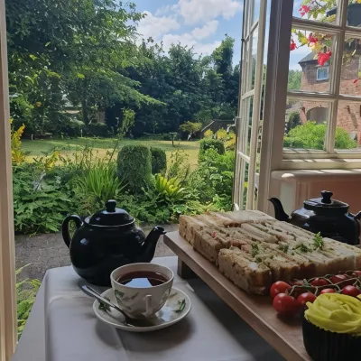 The Manor Guest House Hotels near Alton Towers Waterpark
