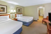 La Quinta Inn & Suites by Wyndham Appleton College Avenue Hotels in Outagamie County