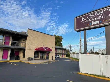 Express Inn-Rahway Отели в г. Кларк