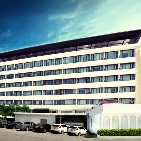Khon Kaen Hotel Отели рядом с достопримечательностью «Туек Ком»