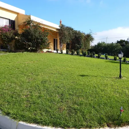 Spacious Villa Lara Estoi with heated pool