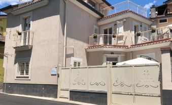 美濃 B&B 일 글리치네(B&B IL Glicine) 4つ星 ホテル プール