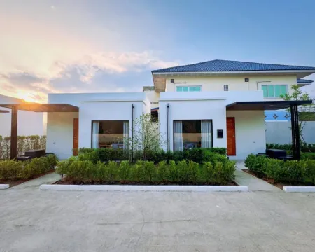 มนต์จันทรา เฮ้าส์ โรงแรมในอำเภอ คลองลาน