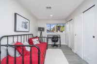 Luxurious Oasis with Pool and Sports Courts - Stunning Scottsdale Retreat