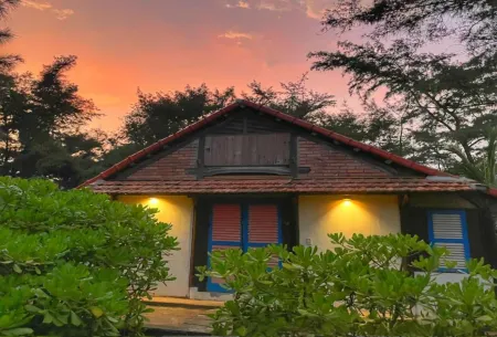 Villa Louise Hue Beach Boutique Hotel Отели в г. Phu Vang District