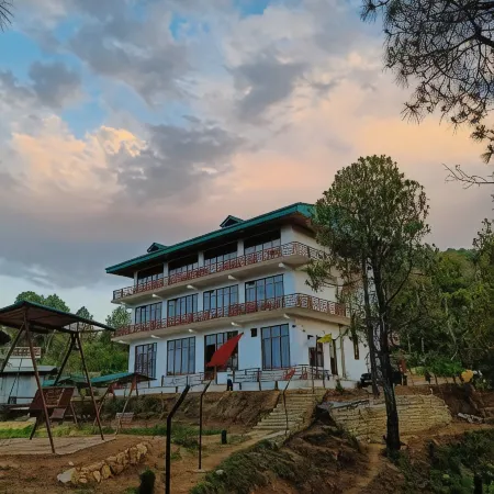 Lap of Himalayas Resort