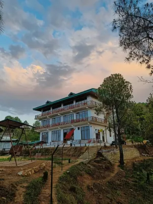 Lap of Himalayas Resort Hotels in Kausani