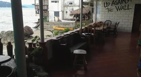 Harleys Pub and Hotel Отели в г. Олонгапо