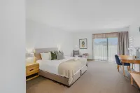 13th Beach Golf Lodges Hotels in Connewarre