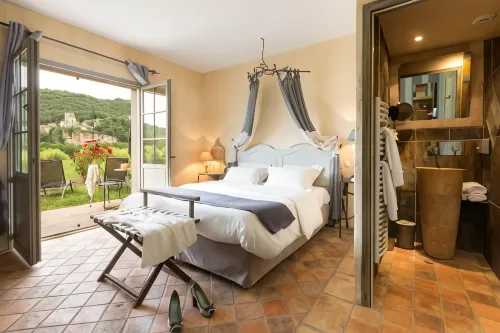 Hôtel-Spa le Saint Cirq Hotels in Tour-de-Faure