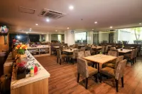 The Square Surabaya Hotel - breakfast