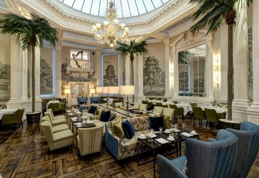 5. 더 발모럴 호텔..