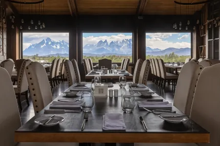 Río Serrano Hotel + Spa Отели в г. Торрес де Пайне