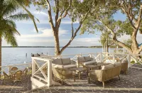 The Beachcomber Hotel & Resort - parking