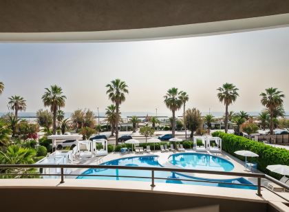 International Hotel & Suite