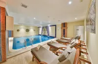 Ramada by Wyndham Istanbul Taksim - Yüzme Havuzu