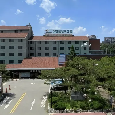 Suanbo Sangnok Hotel Отели рядом с достопримечательностью «Храм Токчуса»