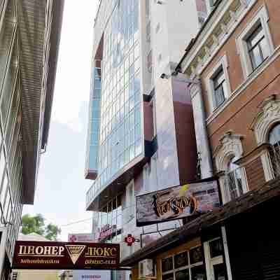 Pioneer Luxe Hotel Hotel Exterior