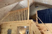 Cozy Cabin with Hot Tub and Fire Pit - Charming Woodland Retreat Hotels in Patoka Township