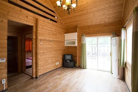Goesan Pine Tree Rest Homestay Отели рядом с достопримечательностью «Shinpoong Hanji Maeul»