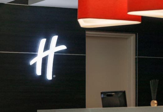 Holiday Inn & Suites